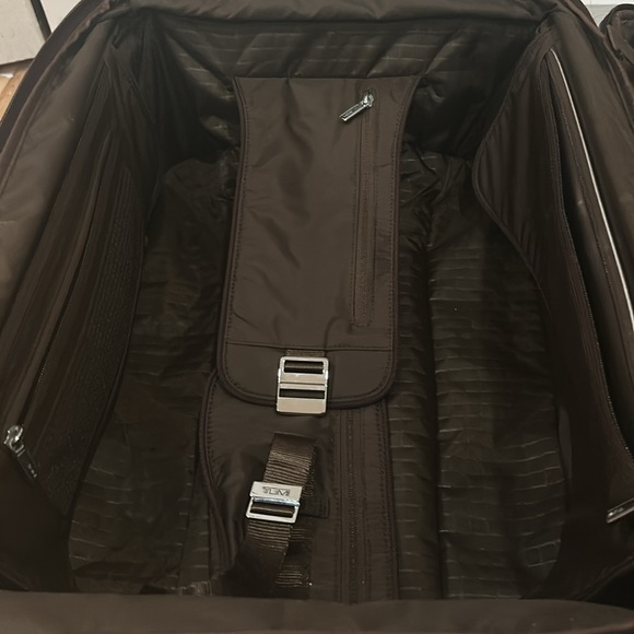 Tumi Burgundy Nylon Arrive De Gaulle International 2 Wheeld Carry-On Luggage - Picture 9 of 15